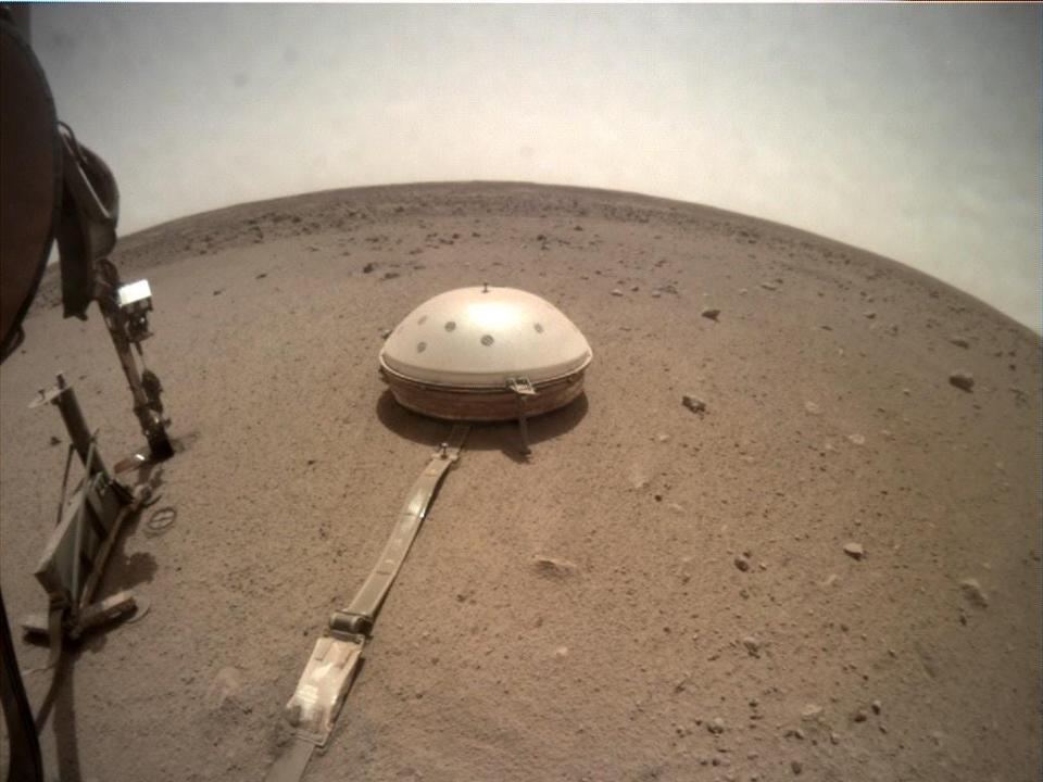 insight lander seismometer mars