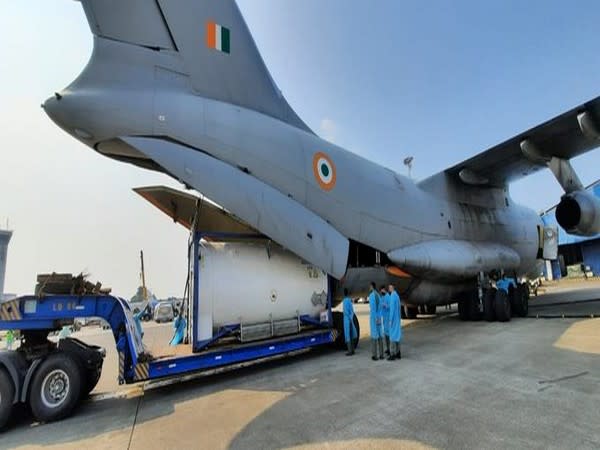 IAF IL-76 airlifts 3 Cryogenic Oxygen Containers from Singapore. (Photo/ANI)