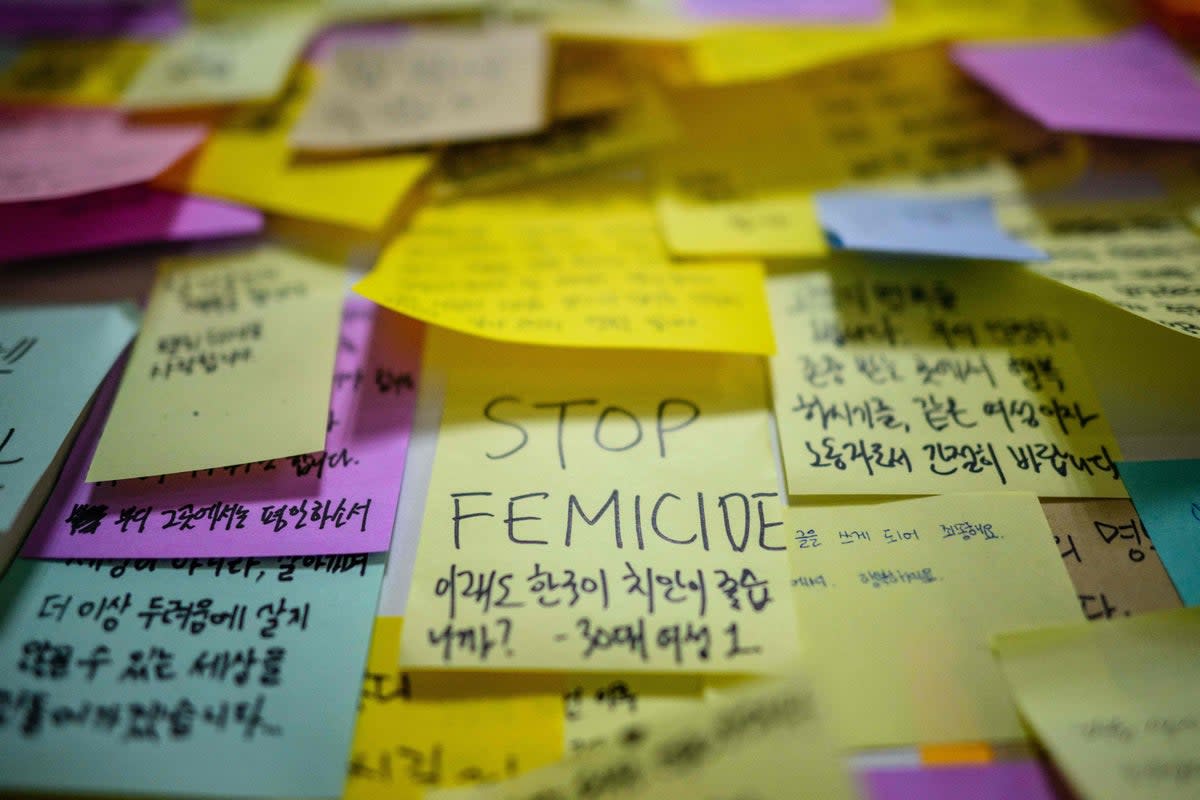 Handwritten notes are displayed near the entrance to a female lavatory at Sindang Station in Seoul on September 19, 2022 (AFP via Getty Images)