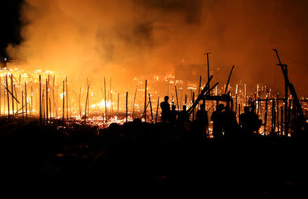 Houses on fire are seen at Educando neighbourhood, a branch of the Rio Negro, a tributary to the Amazon river, in the city of Manaus, Brazil December 17, 2018. REUTERS/Bruno Kelly