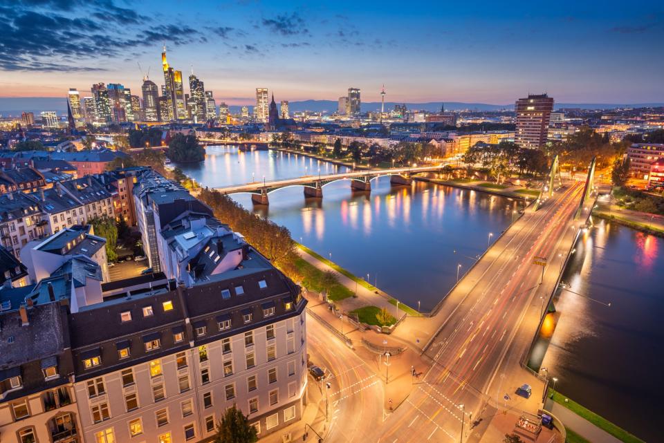 Frankfurt am Main (hier auf dem Bild) und München verzeichneten seit 2012 das stärkste Preiswachstum unter allen untersuchten Städten der UBS-Studie. - Copyright: Getty Images