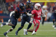 Houston wide receiver Matthew Golden (10) runs past UTSA linebacker Dadrian Taylor (7) after a catch during the second half of an NCAA college football game, Saturday, Sept. 3, 2022, in San Antonio. (AP Photo/Eric Gay)