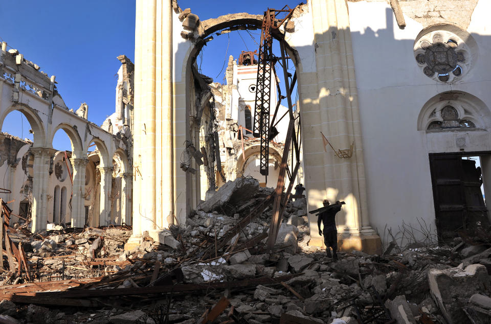 La catedral de Puerto Príncipe sufrió daños severos tras el terremoto de 2010. (Lynsey Addario para The New York Times) 