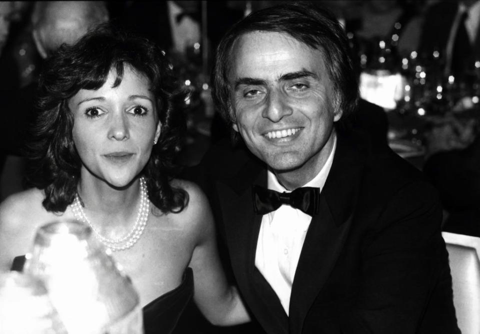 new york, ny circa 1980 carl sagan and his fiance ann druyan at the waldorf astoria circa 1980 in new york city photo by bettina cirone