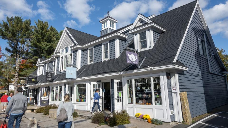 shopping center in ogunquit