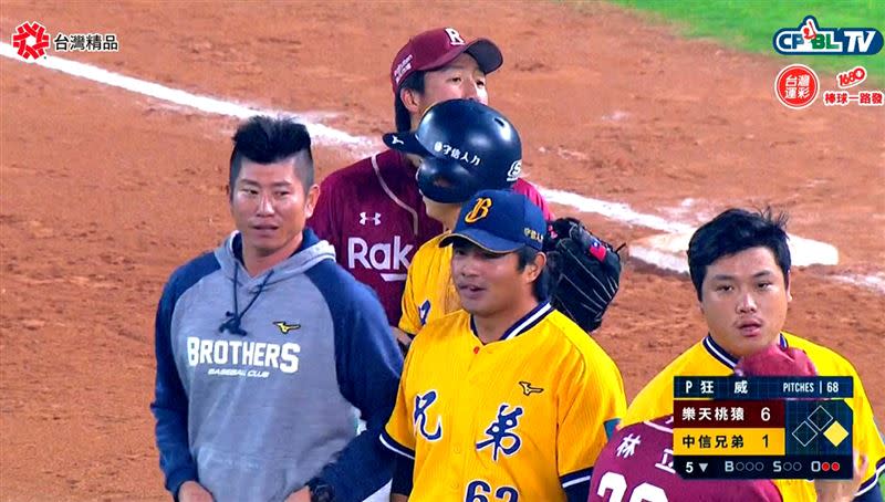 樂天桃猿和中信兄弟清空板凳。（圖／翻攝自CPBL TV）