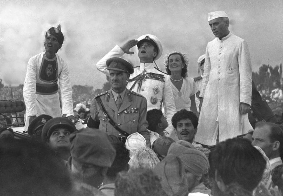 INDIA INDEPENDENCE ANNIVERSARY: In this photo released by the Indian Defence Ministry, Governor General Lord Mountbatten salutes India’s National flag as Edwina Mountbatten, second right, and Prime Minister Jawaharlal Nehru, right, look on during India’s first Independence Day celebrations in New Delhi in August 1947. India celebrates its 70th Independence day on Aug 15, 2016. (AP Photo)