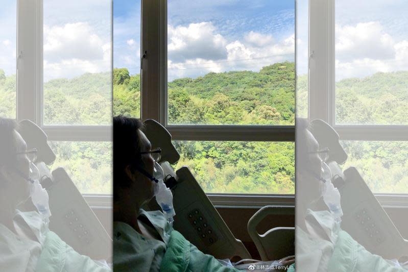 林志炫上傳戴氧氣罩的照片，健康狀態令人憂慮。（圖／摘自林志炫微博）