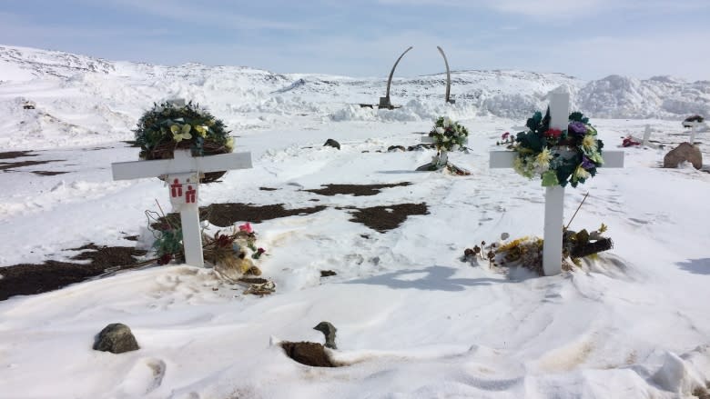 Majority of Iqalummiut can't afford burial expenses, says funeral director