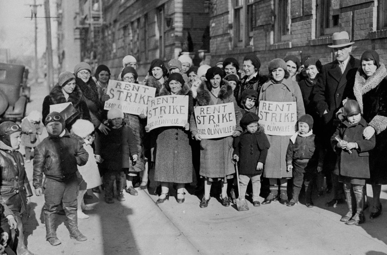 Women picket during a rent strike for reductions of rent in the Bronx, New York, in 1932. (Photo: New York Daily News Archive via Getty Images)