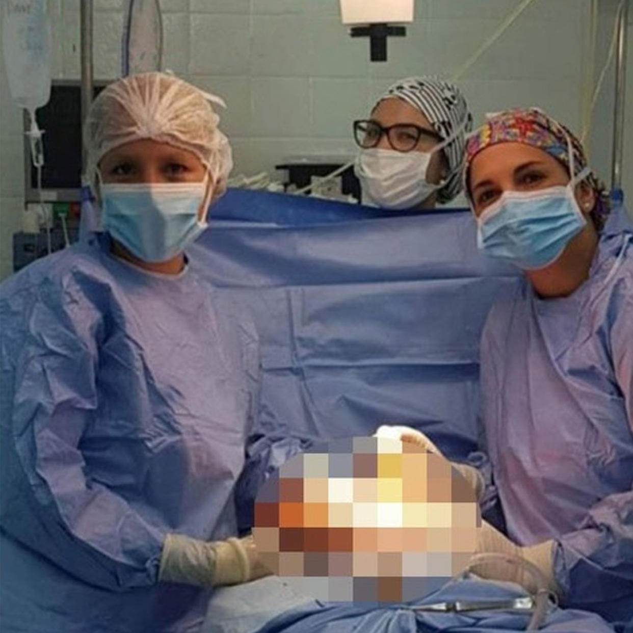 Argentinian surgeons suspended over mid-surgery selfies