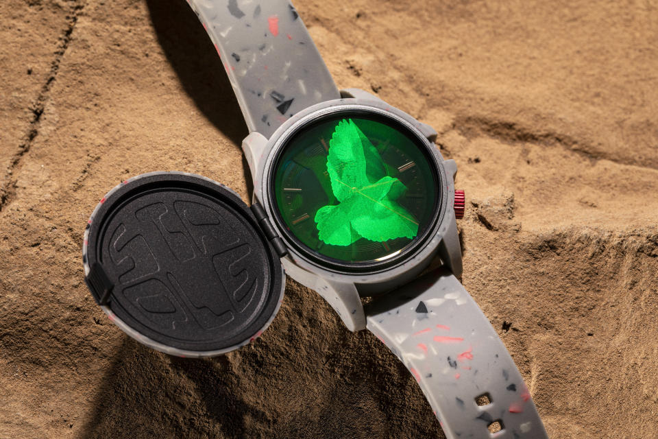 Staple_Fossil_Sundial_Watch_BGR_HOLOGRAM_v2