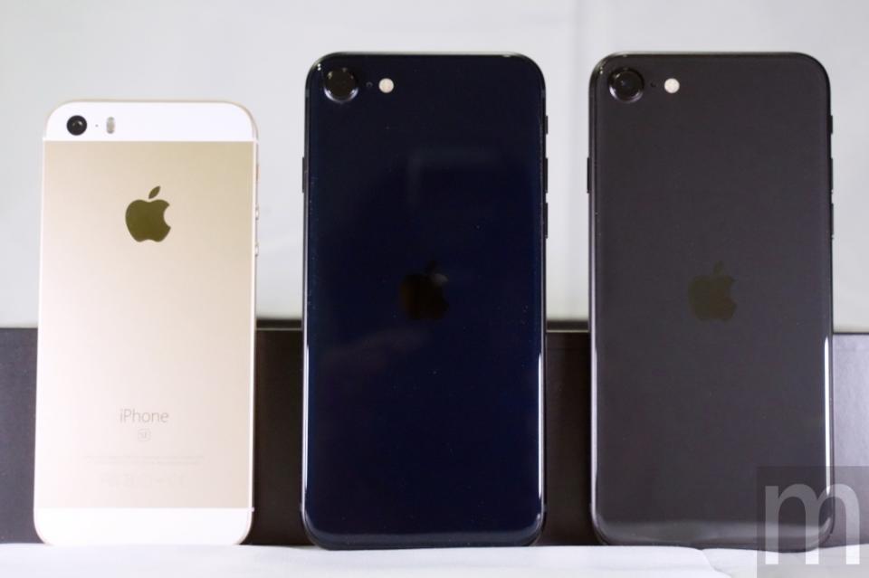 ▲左起：第一代iPhone SE、第三代iPhone SE、第二代iPhone SE