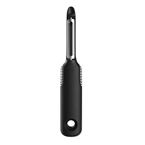 OXO Good Grips Swivel Peeler (Amazon / Amazon)