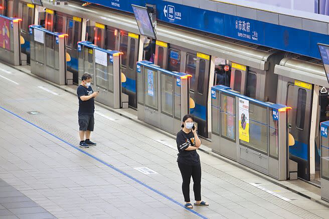 台北白晝之夜活動7日晚間6時登場跨夜至8日清晨，台北捷運市政府站、台北101／世貿站往台北車站方向列車，將以單向載客方式延長營運至8日凌晨3時。（本報資料照片）