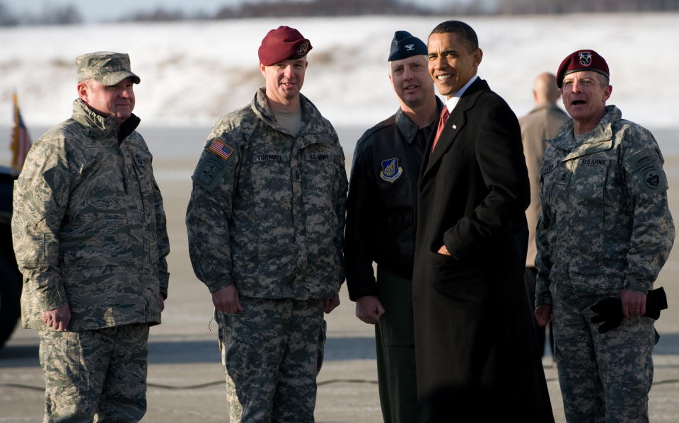 President Barack Obama talks with military personnel upon arrival on Air Force One at Elmendorf Air Force Base in Anchorage, Alaska, November 12, 2009. Obama was on an eight-day trip to Japan, Singapore, China and South Korea, his first visit to the region as president, with a brief stop in Alaska to meet with U.S. troops.