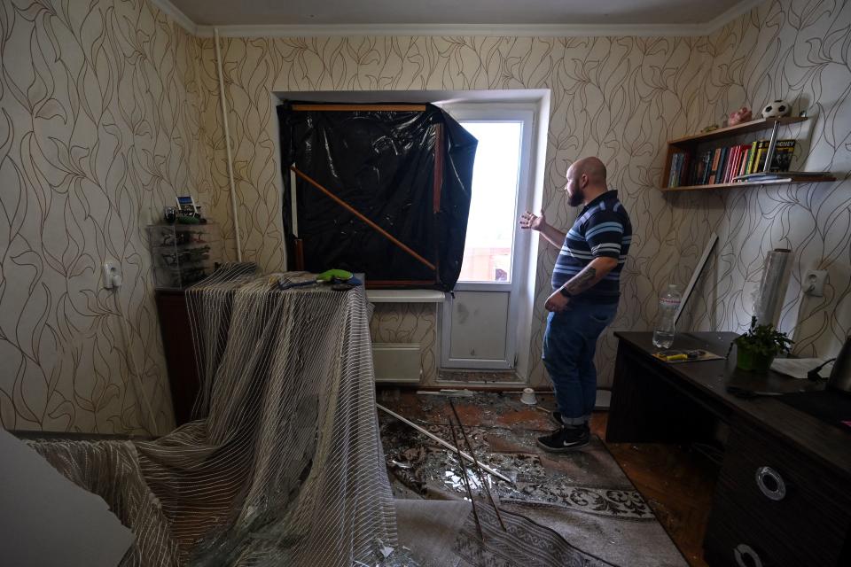 TOPSHOT - A man shows a broken window which was destroyed in his apartment by recent shelling in Kyiv outskirts on February 28, 2022. - The UN human rights chief said on February 28, 2022 that at least 102 civilians, including seven children, had been killed in Ukraine since Russia launched its invasion five days ago, warning the true numbers were likely far higher. (Photo by Genya SAVILOV / AFP) (Photo by GENYA SAVILOV/AFP via Getty Images)