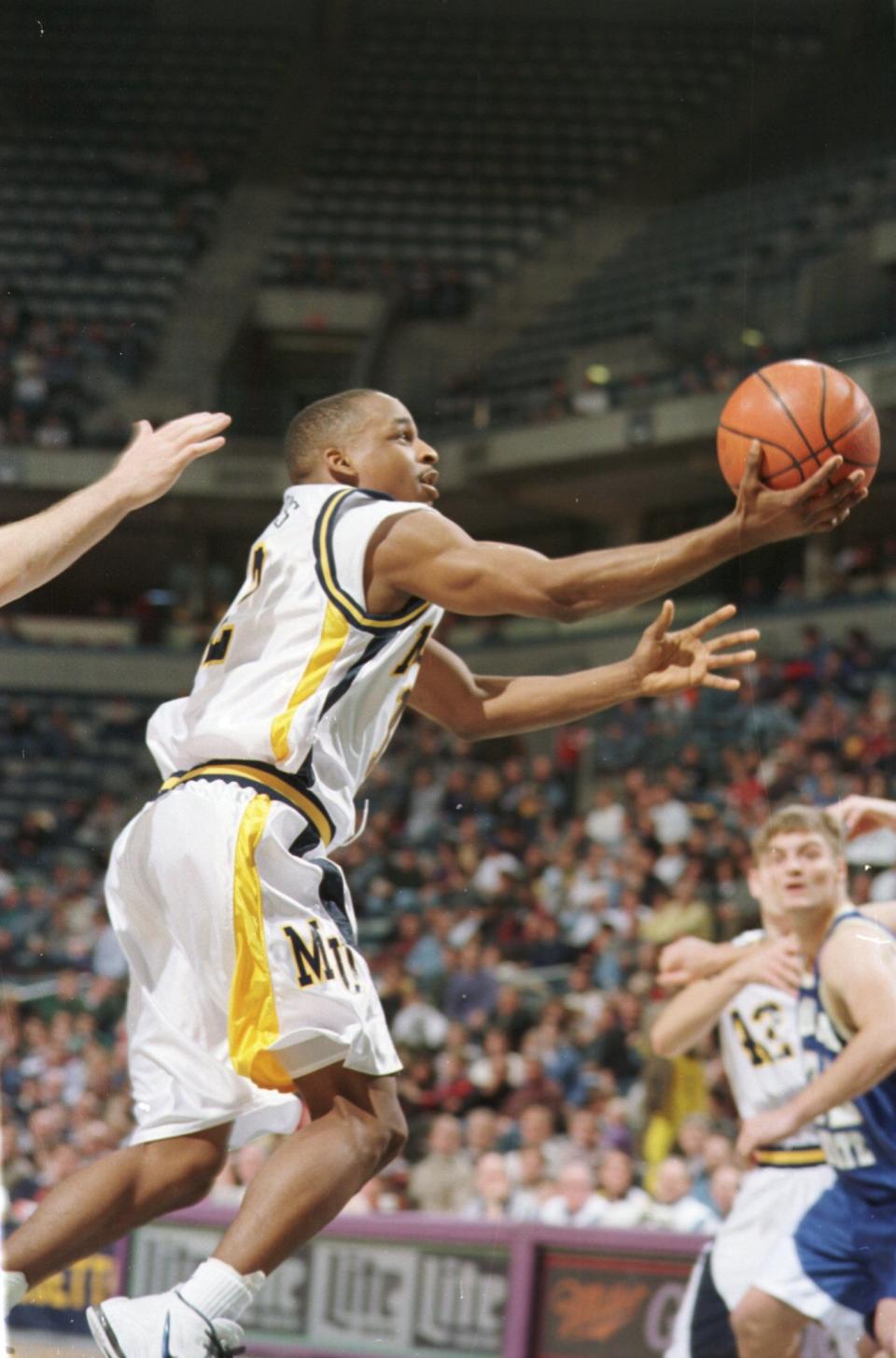 Marquette's Aaron Hutchins drives for a score in the Bank One Classic vs. Montana State in 1997.