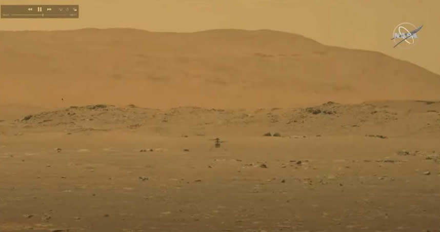 NASA直播畫面顯示，「獨創號火星直升機」19日在火星成功起飛，完成人類壯舉。（圖／翻攝自YouTube／NASA）
