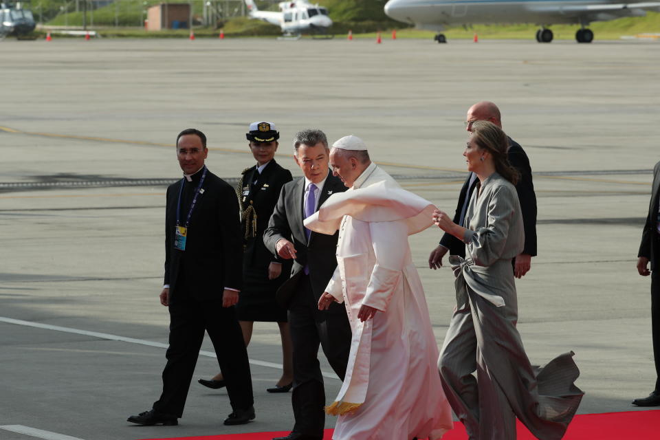 FOTOS: El Papa Francisco llega a Colombia para sanar heridas