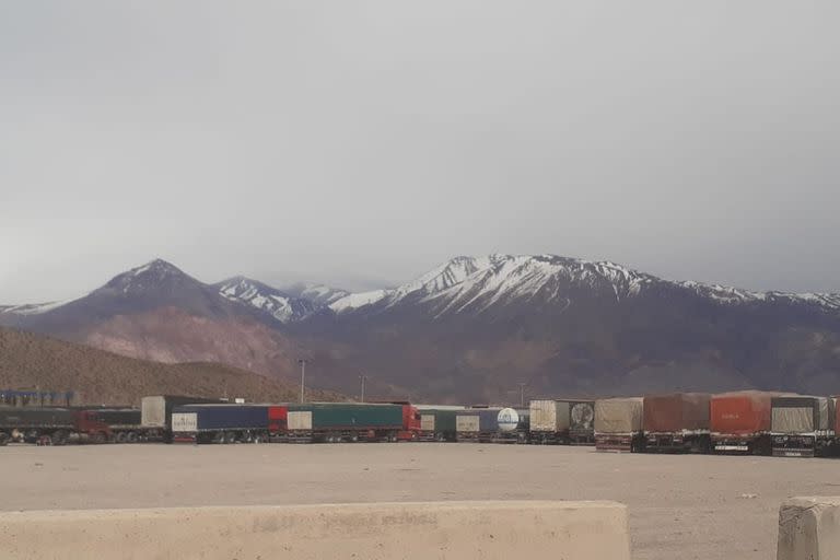 Por el cierre del paso a Chile, por Mendoza, están afectados ás de 10.000 camiones