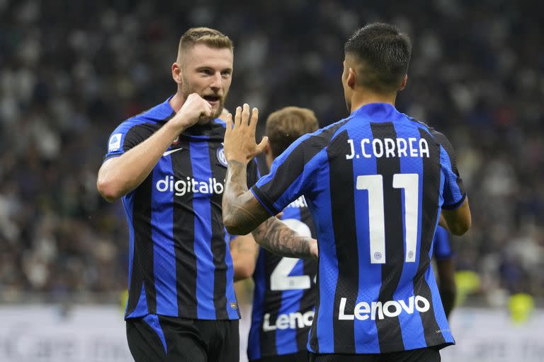 Milan Skriniar seguirá siendo compañero de los argentinos Joaquín Correa y Lautaro Martínez hasta julio