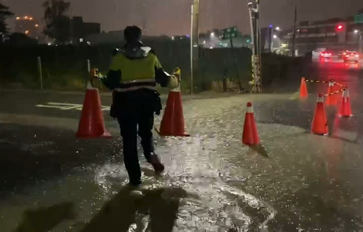 林園出現積水情形。（圖／東森新聞）