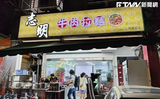 知名牛肉麵遭網友踢爆，有店員往煮麵台擠抹布水，此店為遭指控的牛肉麵店。（圖／翻攝Google地圖）