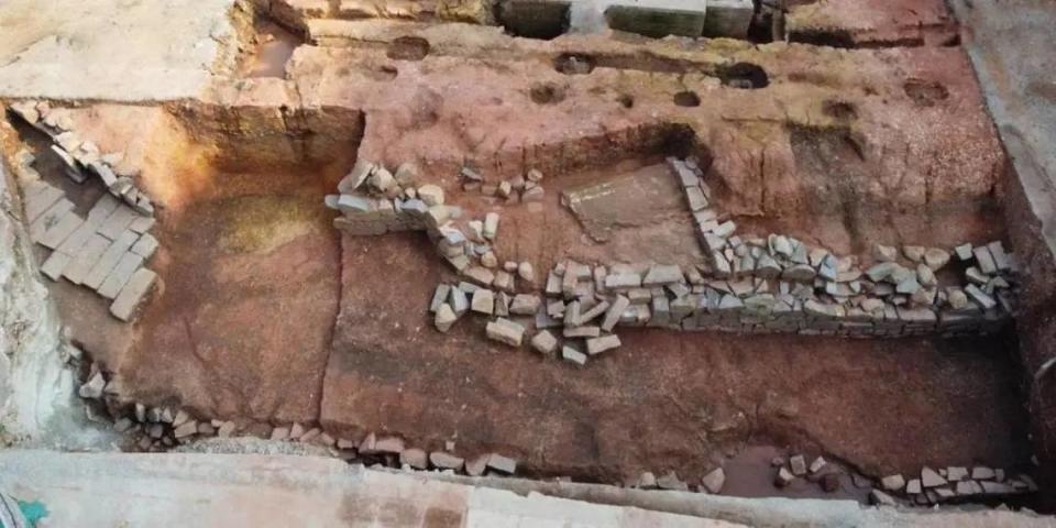 Evidence of moats from the Ming and Qing dynasties were also unearthed.