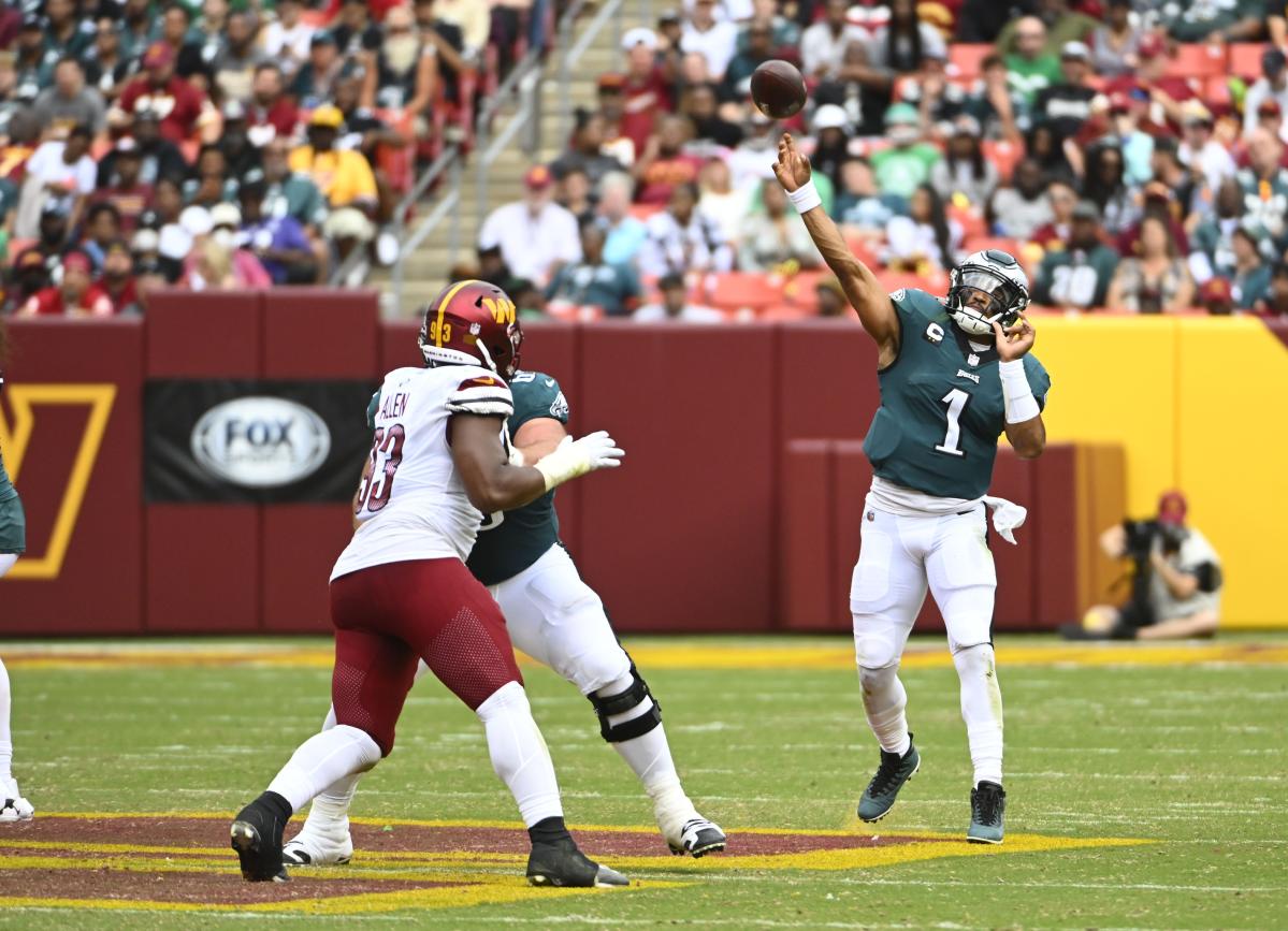 Eagles-Commanders: Birds defense, DeVonta Smith dominate in 24-8 win vs.  Carson Wentz