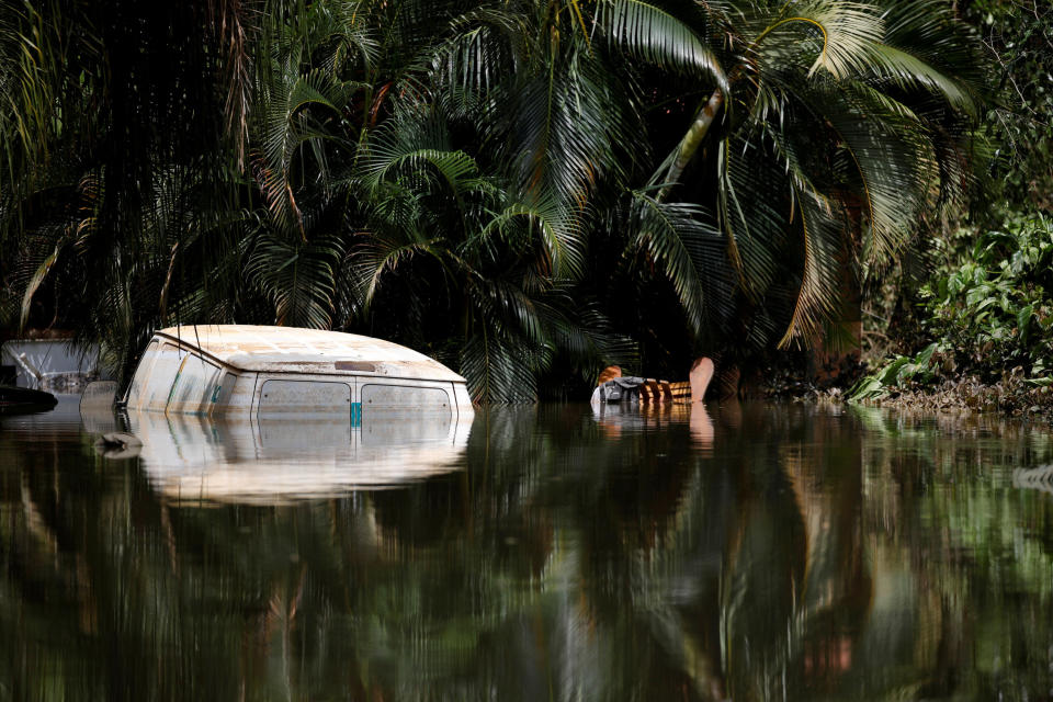 A car submerged in flood waters is seen close to the dam of the Guajataca lake after the area was hit by Hurricane Maria in Guajataca, Puerto Rico September 23, 2017. REUTERS/Carlos Garcia Rawlins     TPX IMAGES OF THE DAY