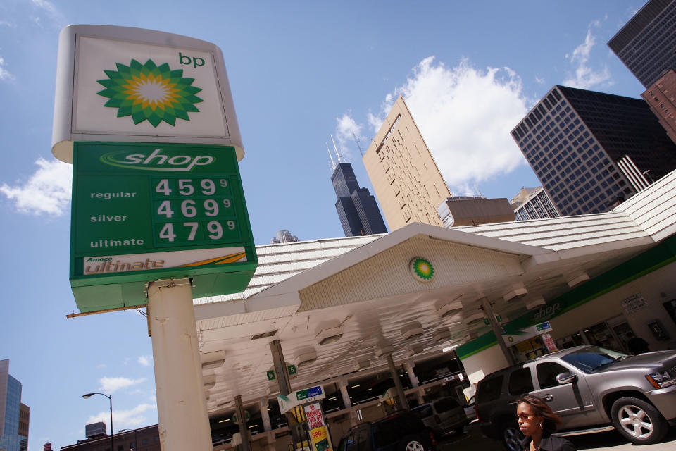 CHICAGO - JUNE 10:  A sign advertises gas prices at a station June 10, 2008 in Chicago, Illinois. Gas prices recently reached a record national average of more than $4 per gallon.  (Photo by Scott Olson/Getty Images)