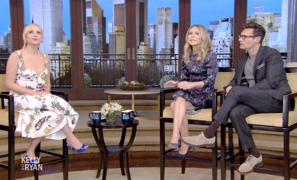 https://www.youtube.com/watch?v=-2ZW8t1lfxI. Sarah Michelle Gellar Amd Kelly’s ‘90s Fashion LIVEKellyandRyan