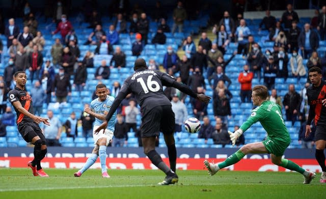 Gabriel Jesus scores Manchester City's second goal