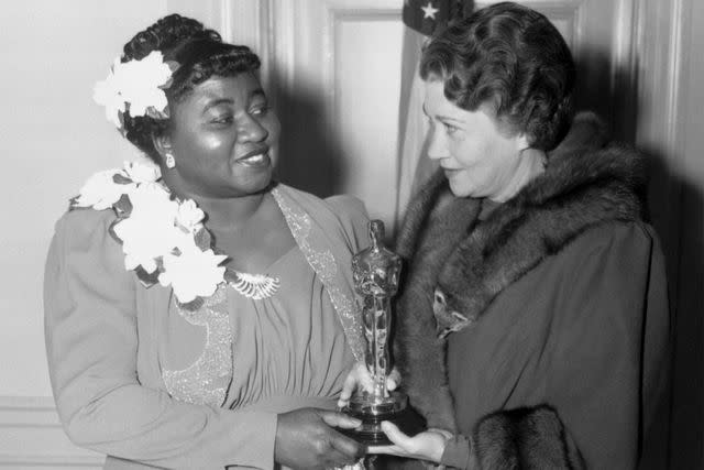 <p>Bettmann Archive/Getty Images</p> Hattie McDaniel at the Academy Awards in 1940