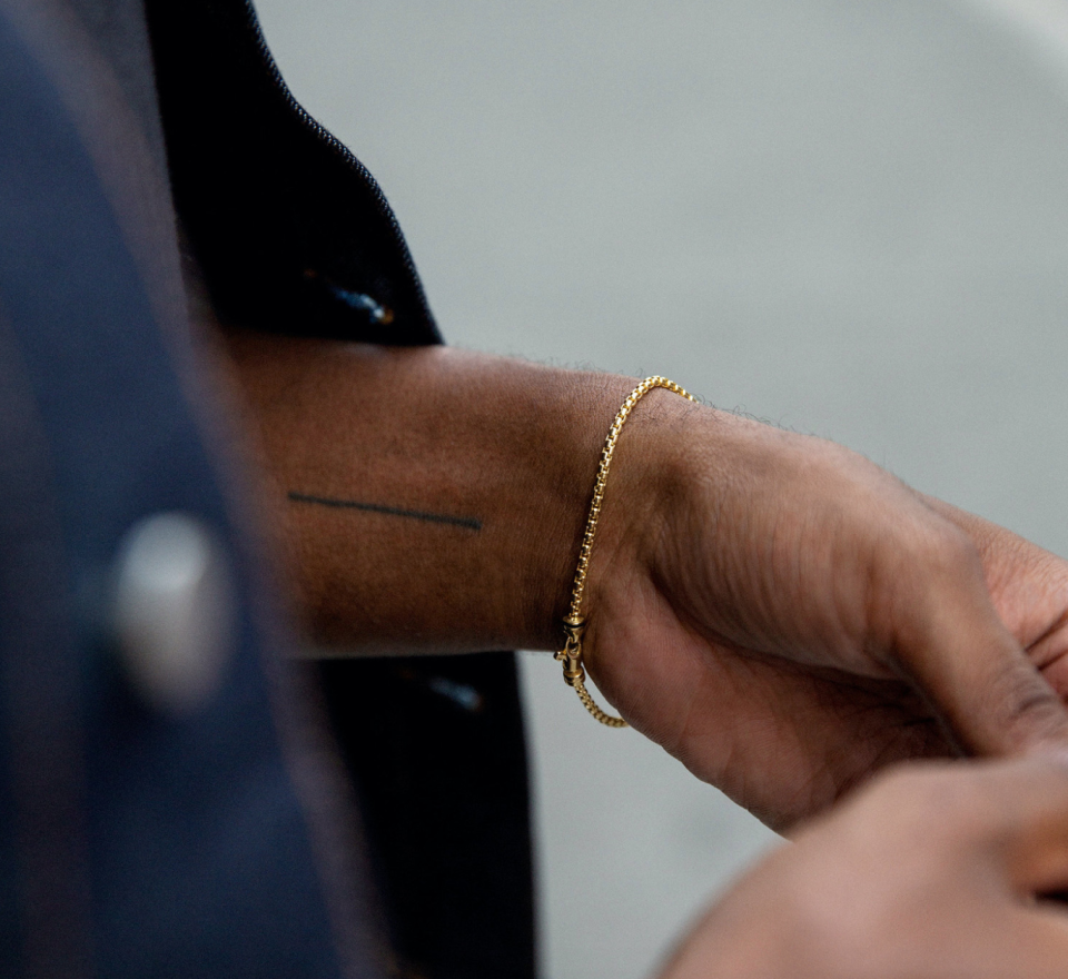 Round Box Chain Bracelet (Photo via Mejuri)