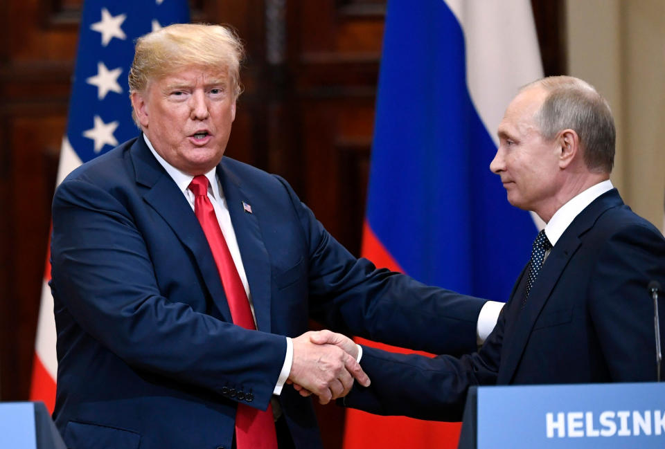 Donald Trump und Wladimir Putin bei ihrem ersten gemeinsamen Treffen in Helsinki. (Bild. AP Photo)