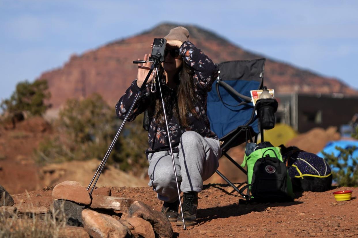 You don't need a nice professional camera to snap photos of this year's eclipse. <a href="https://www.gettyimages.com/detail/news-photo/woman-adjusts-her-iphone-to-take-pictures-of-the-annular-news-photo/1723752276?adppopup=true" rel="nofollow noopener" target="_blank" data-ylk="slk:George Frey via Getty Images News;elm:context_link;itc:0;sec:content-canvas" class="link ">George Frey via Getty Images News</a>