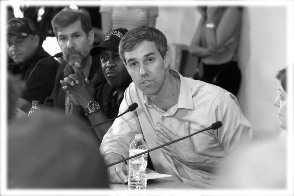 Presidential candidate Beto O'Rourke answers US veterans questions during a discussion of veterans issues at Brew Bus Brewing, Tampa on June 24, 2019. (Photo: Scott Keeler/Tampa Bay Times via ZUMA Wire; digitally enhanced by Yahoo News)