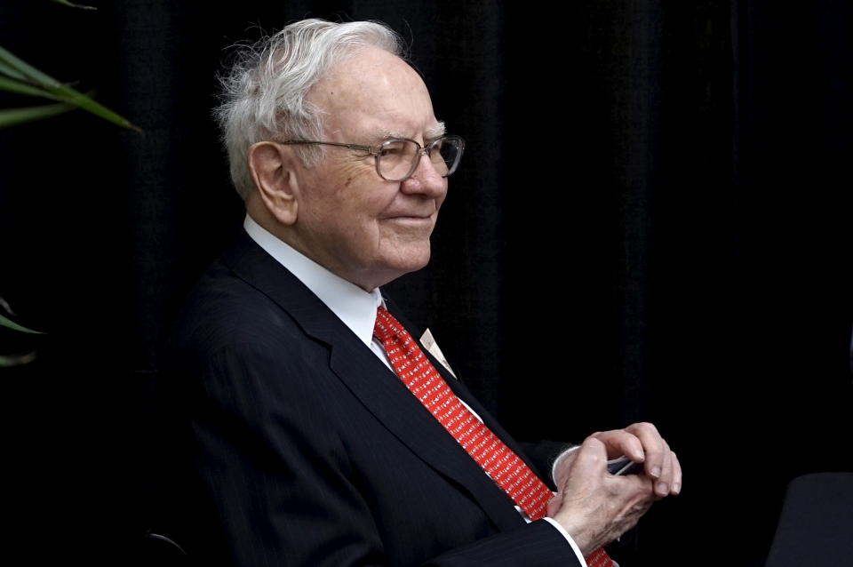 Berkshire Hathaway CEO Warren Buffett plays bridge during the Berkshire annual meeting weekend in Omaha, Nebraska May 3, 2015. More than 40,000 Berkshire Hathaway shareholders poured into Omaha this weekend to celebrate Buffett's 50th anniversary running the company, at what the world's third-richest person calls Woodstock for Capitalists.
 REUTERS/Rick Wilking