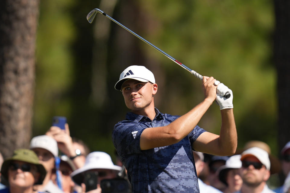 Ludvig Aberg, of Sweden, watches his tee shot on the 17th hole during the first round of the U.S. Open golf tournament Thursday, June 13, 2024, in Pinehurst, N.C. (AP Photo/Mike Stewart)