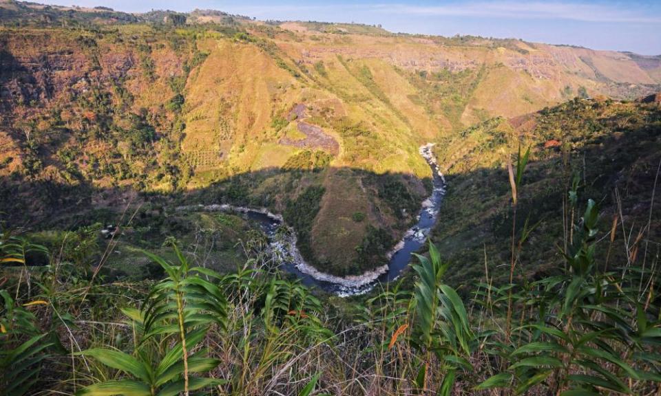 The El Mirador Canyon and Magdalena river.