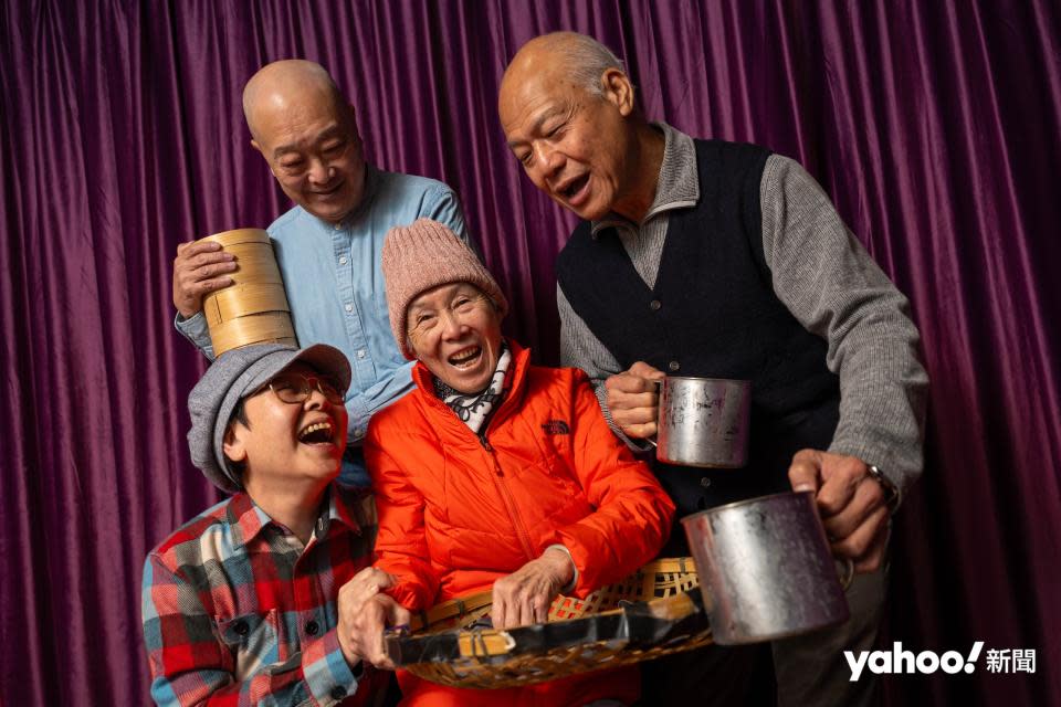 The Neighborhood Advice-Action Council (NAAC) Hong Ling Theatre was founded 15 years ago. The emotional bond between members is like a family. The picture shows four actors from the group.