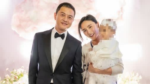 李亞鵬2022年再婚小19歲女友海哈金喜。（圖／翻攝自微博）