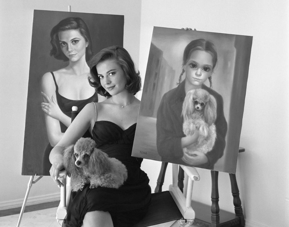 The actress Natalie Wood with two Keane portraits of her, which had been painted in the same session - Bettmann