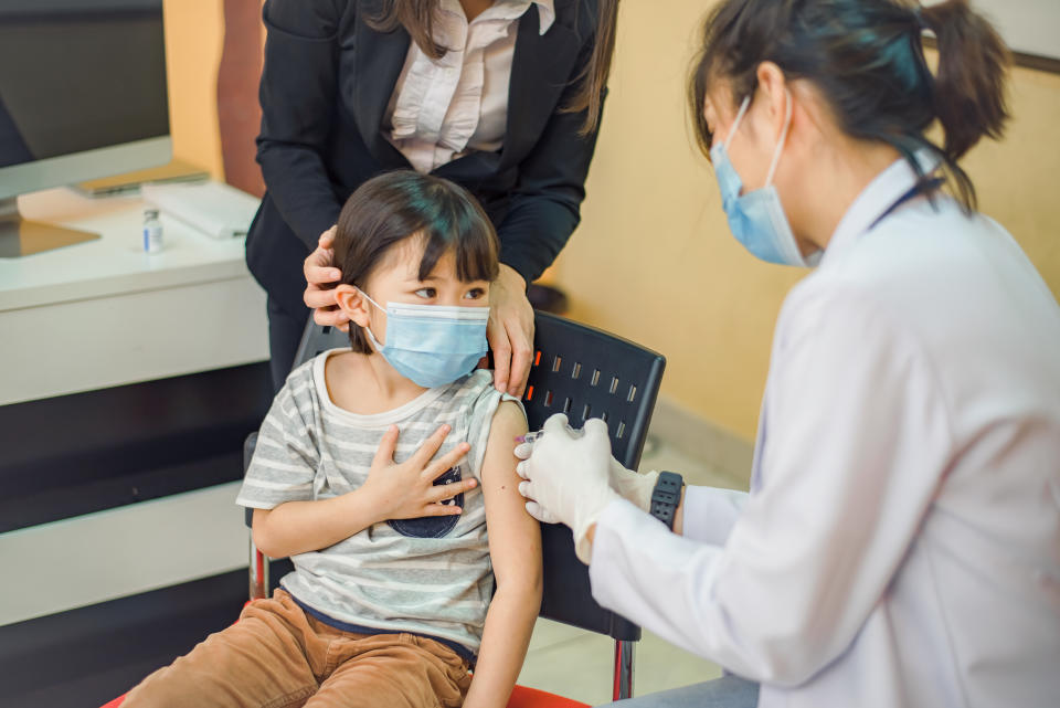 台灣已開放6到11歲兒童接種莫德納疫苗，兒童BNT疫苗也昨（16）日到貨，25日起開放施打（圖片來源：Getty Images）