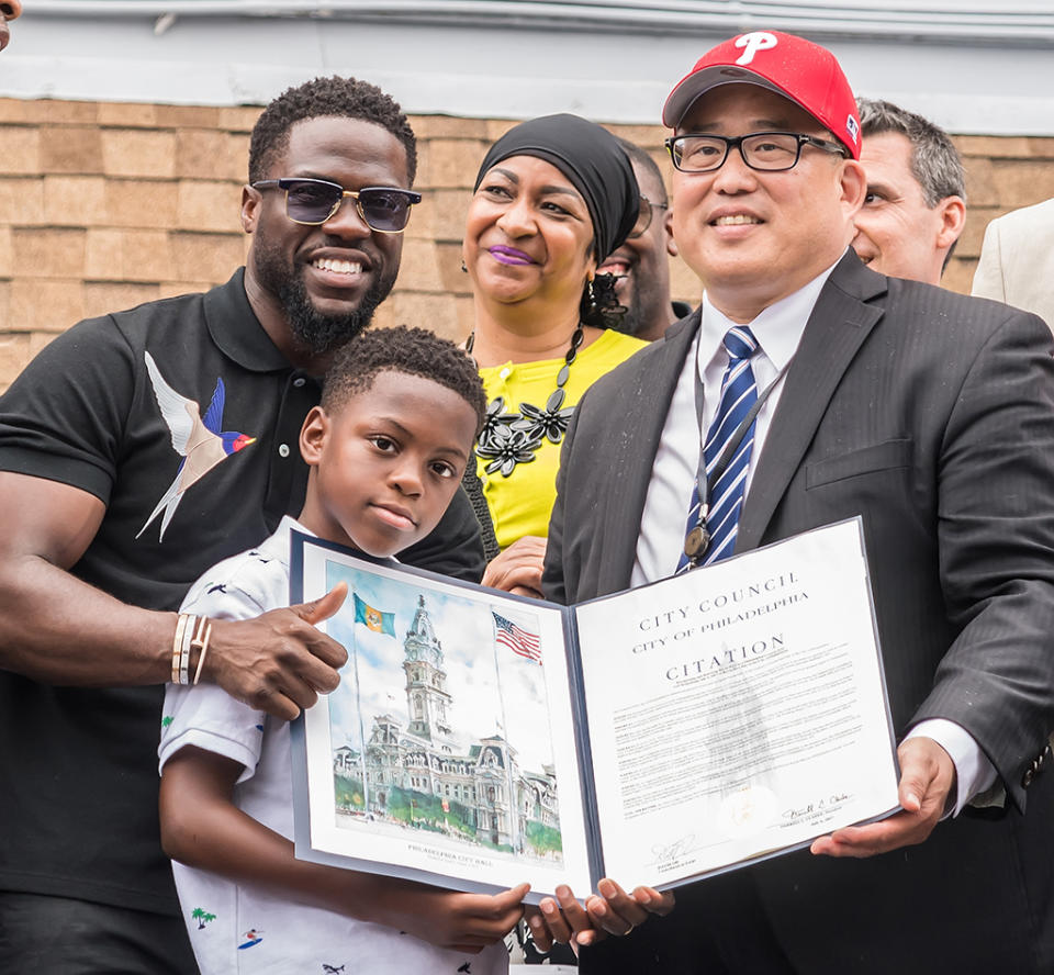 <p>Hart’s hometown of Philadelphia celebrated <a rel="nofollow" href="https://www.yahoo.com/celebrity/kevin-hart-honored-kevin-hart-day-philadelphia-214424743.html" data-ylk="slk:Kevin Hart Day;elm:context_link;itc:0;sec:content-canvas;outcm:mb_qualified_link;_E:mb_qualified_link;ct:story;" class="link  yahoo-link">Kevin Hart Day</a> on the comedian’s 39th birthday. Philadelphia City Councilman David Oh dedicated a mural, while Hart’s 9-year-old son, Hendrix, looked incredibly proudly of his pop. (Photo: Gilbert Carrasquillo/Getty Images) </p>