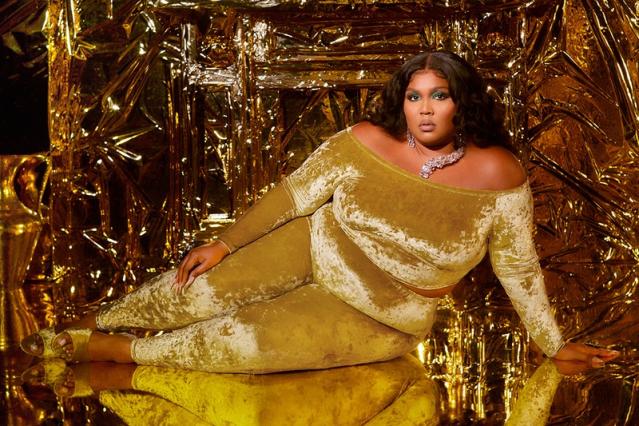 Lizzo Shines in Gold Bodysuit on Stage at NYC Concert!: Photo