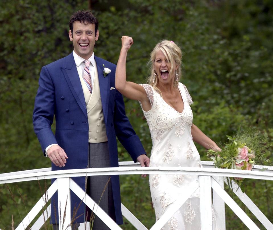 Swedish television presenter Ulrika Jonsson (R) and husband Lance
Gerrard-Wright pose for photographers outside the Fogelbro hotel in
Varmdo, after their their wedding ceremony August 16, 2003. The couple
where married in Ulrikas home at Varmdo in the Stockholm archipelago on
Saturday. (SWEDEN/NORWAY/DENMARK OUT) REUTERS/SCANPIX/Maja Suslin

lb/AA