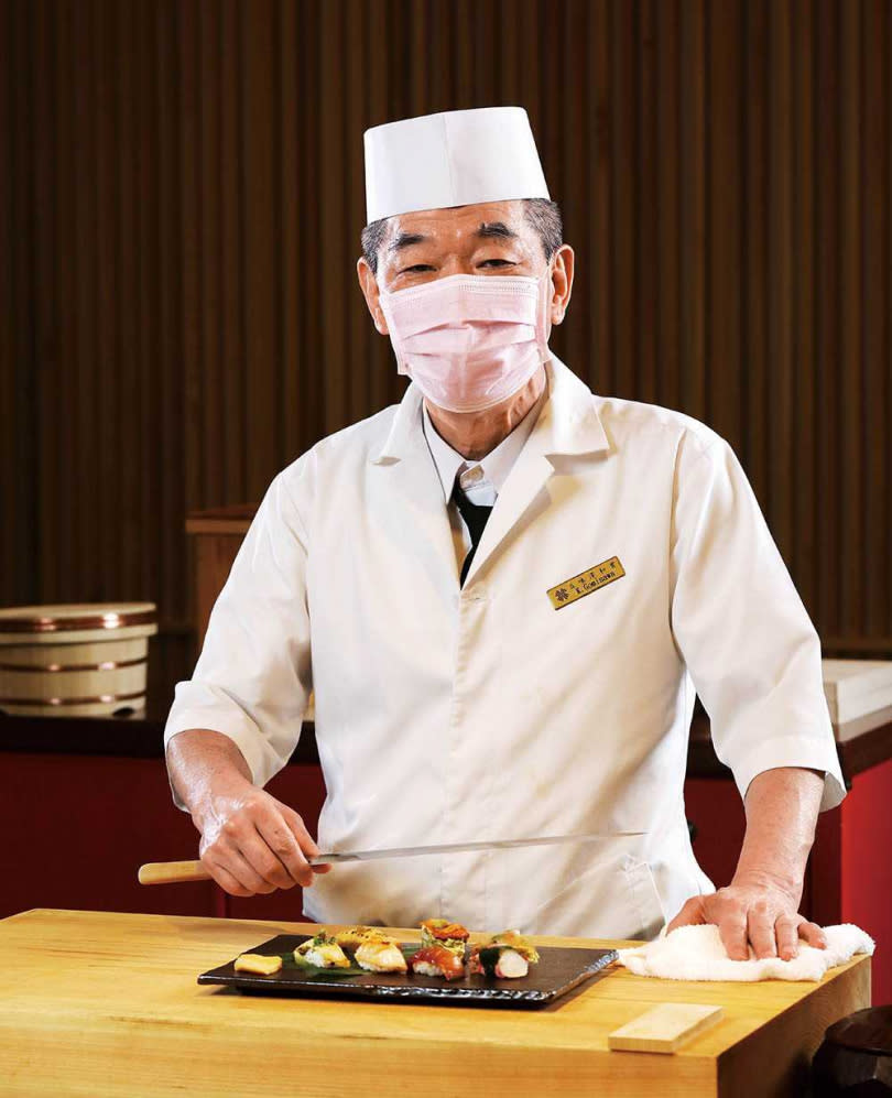 日籍主廚五味澤和實擔任「弁慶」料理長，一待就是三十年。（圖／于魯光攝）